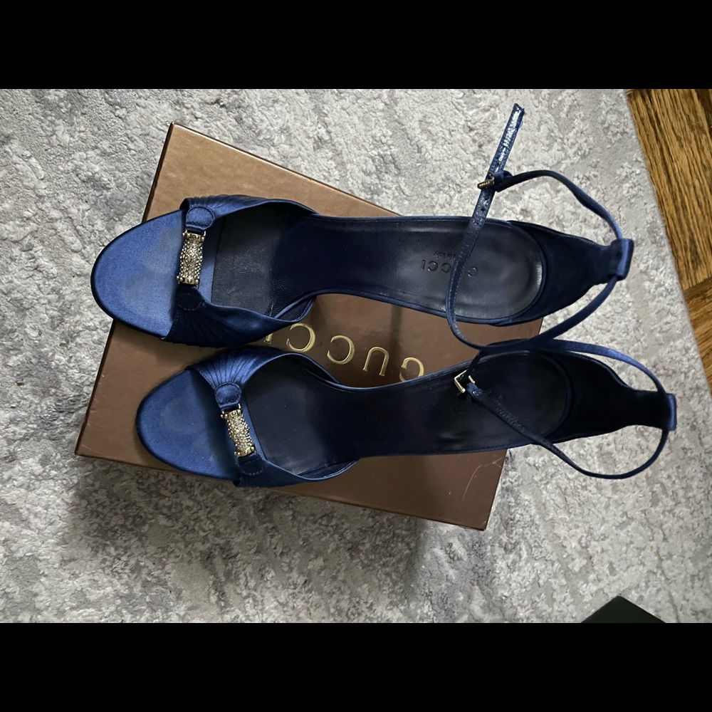 Gucci silk pleated pumps